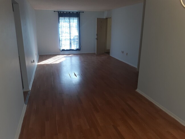 Foto del edificio - Cute Two Bedroom Two Full Bath Second Floo...