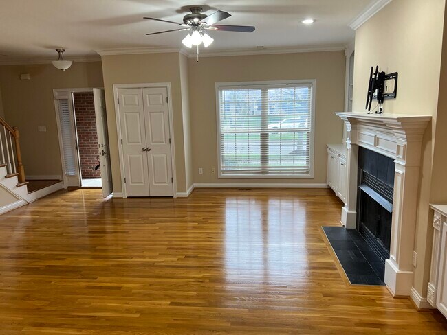 Building Photo - 3307 Beaumont Centre Cir