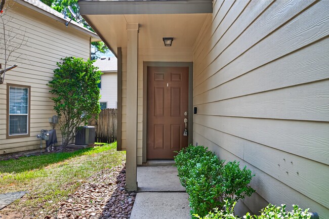 Building Photo - 110 N Burberry Park Cir