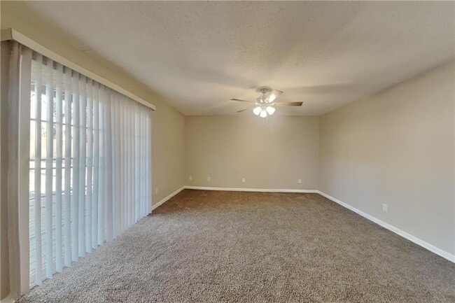 Foto del edificio - 4901 Duncan Wood Dr