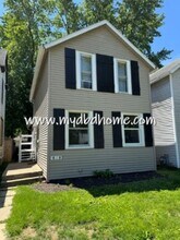 Building Photo - 619 3rd St