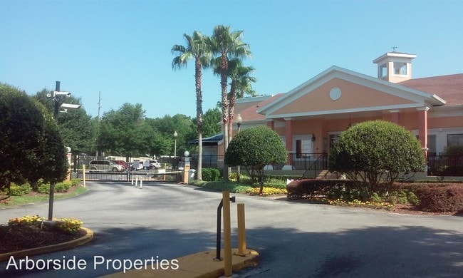 Foto del edificio - 2811 Hunter Lake Way