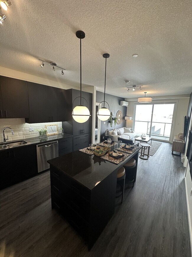 Photo du bâtiment - Beautiful 3 Bed/2bath Condo in the Heart o...