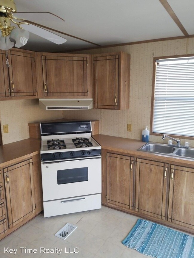 Building Photo - 2 br, 1 bath House - 1652 E. Gran Circulo