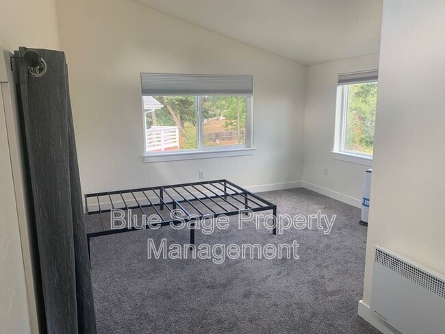 Building Photo - 410 Eddy Ct