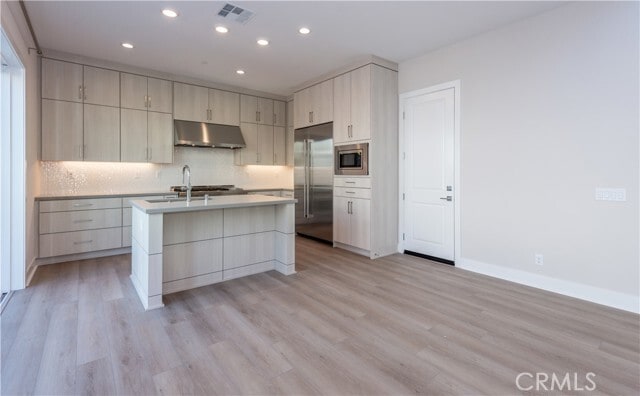 Building Photo - 180 Longden