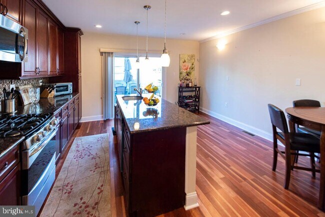 Foto del edificio - 2107 Carpenter St