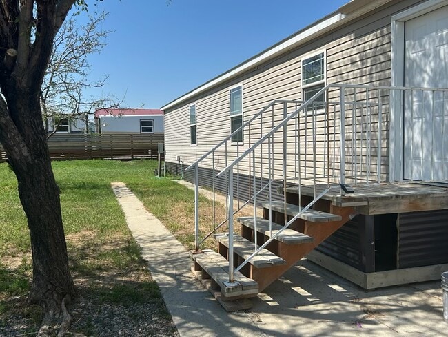 Building Photo - 1709 Plateau Rd