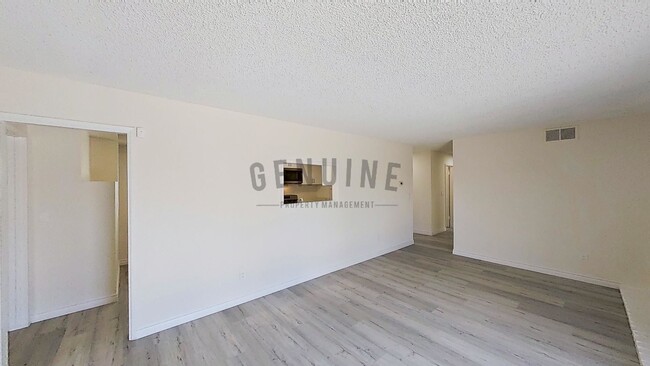 Building Photo - Updated 4Bd 2Ba Home in Tustin