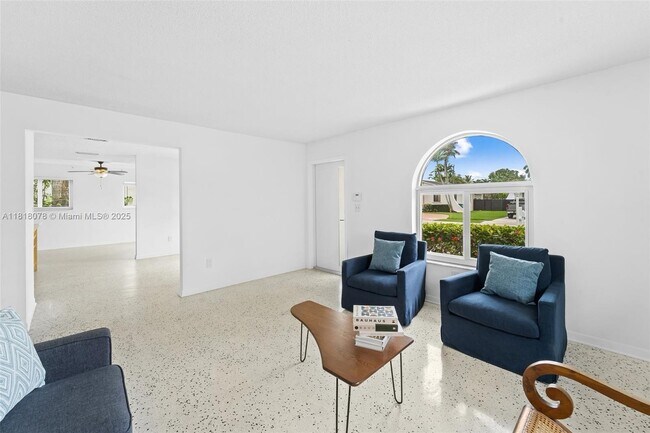 Foto del edificio - 5840 SW 42nd Ter