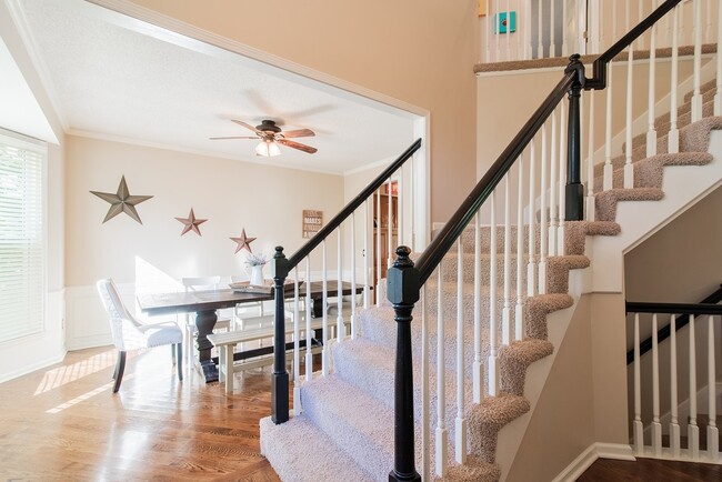 Building Photo - 4 Bed 4 Bath (2 Full, 2 Half)