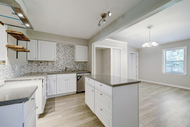 Foto del edificio - 3926 Luca St