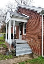 Building Photo - 120 Markham St
