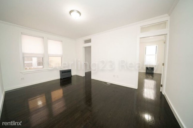 Foto del edificio - 2 br, 1 bath Apartment - 25-03 24th Ave