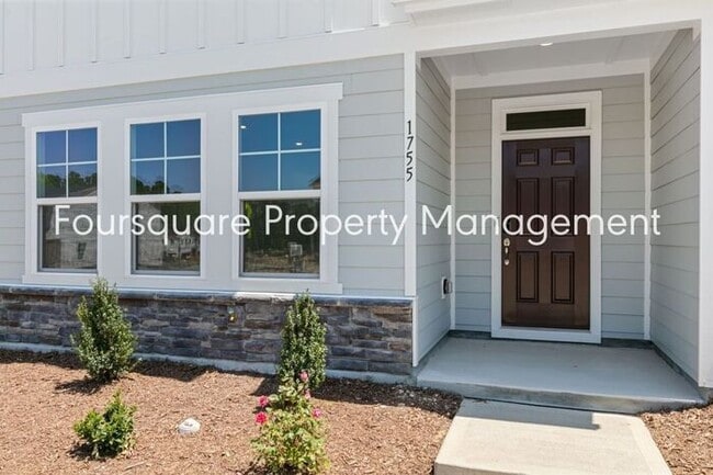 Building Photo - Townhome | Bonus Loft Space | Internet Inc...