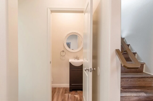 Building Photo - 3258 1/2 Dundas St. Los Angeles