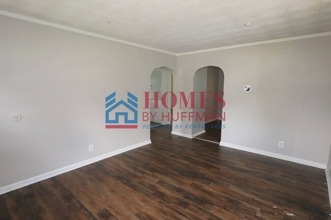 Building Photo - 1525 Monroe Ave