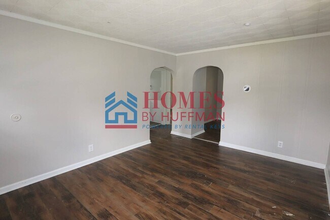 Building Photo - Two Bedroom House | Off Street Parking