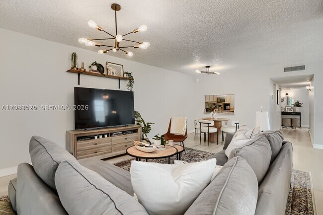 Foto del edificio - 9311 Orange Grove Dr