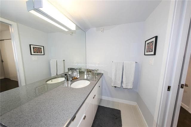 Building Photo - 548 Stradbrook Ave