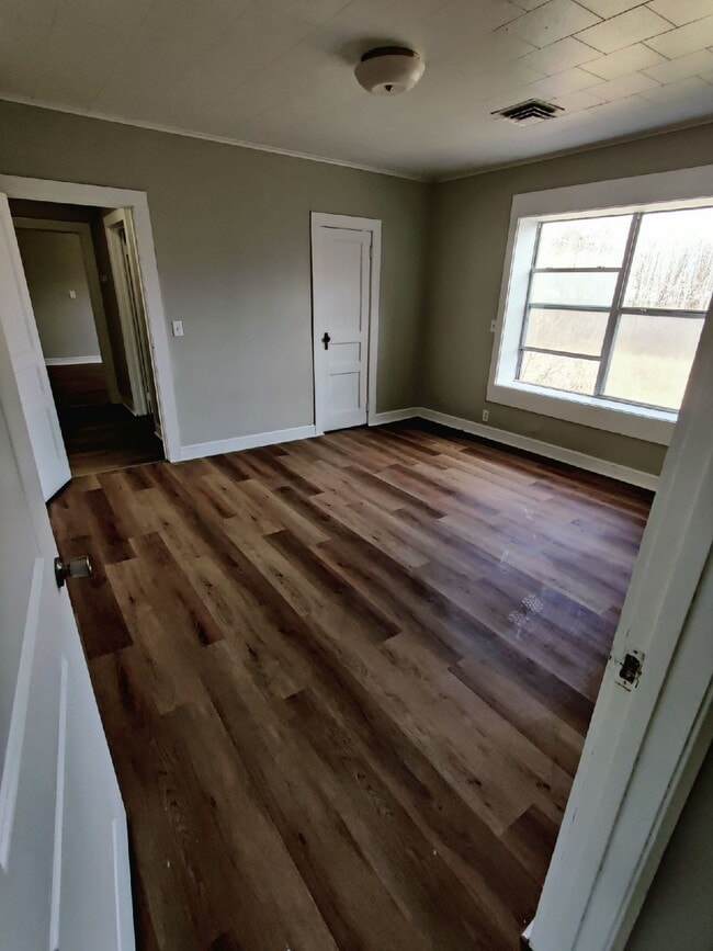 Building Photo - 5154 Raymond Ave