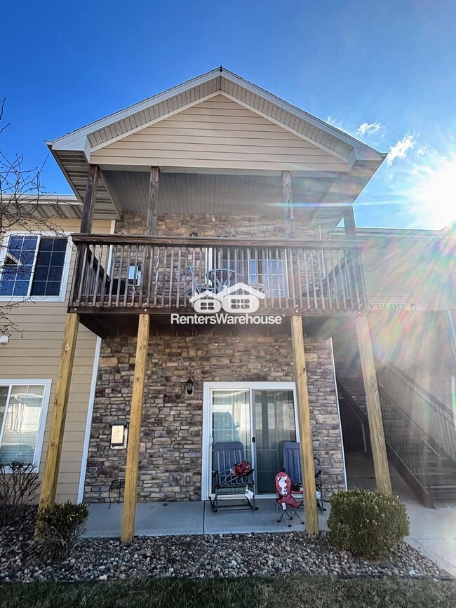 Building Photo - 2000 Meadow Ct