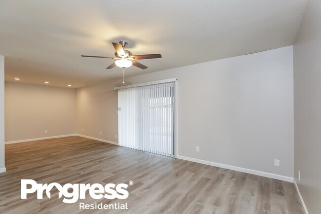 Foto del edificio - 18220 N 10th Dr