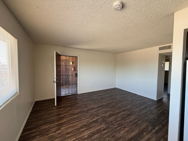 Foto del edificio - 2230 Dolly Ln