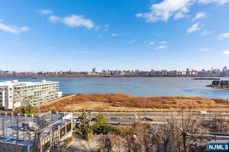 Building Photo - 32 Bergen Ridge Rd