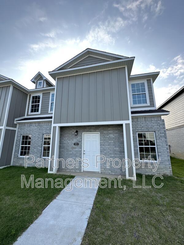 Building Photo - 928 S Amarillo Ave
