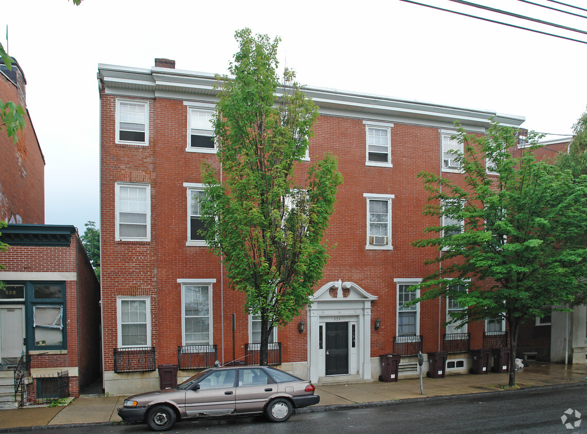 Foto principal - 824 N West St