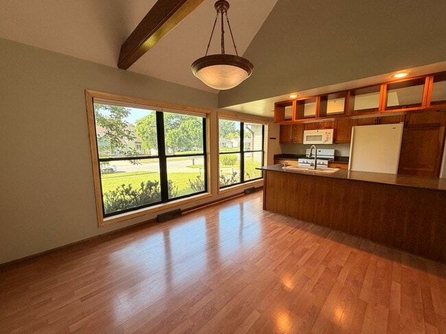 Building Photo - 1795 Forest Lake Dr SE