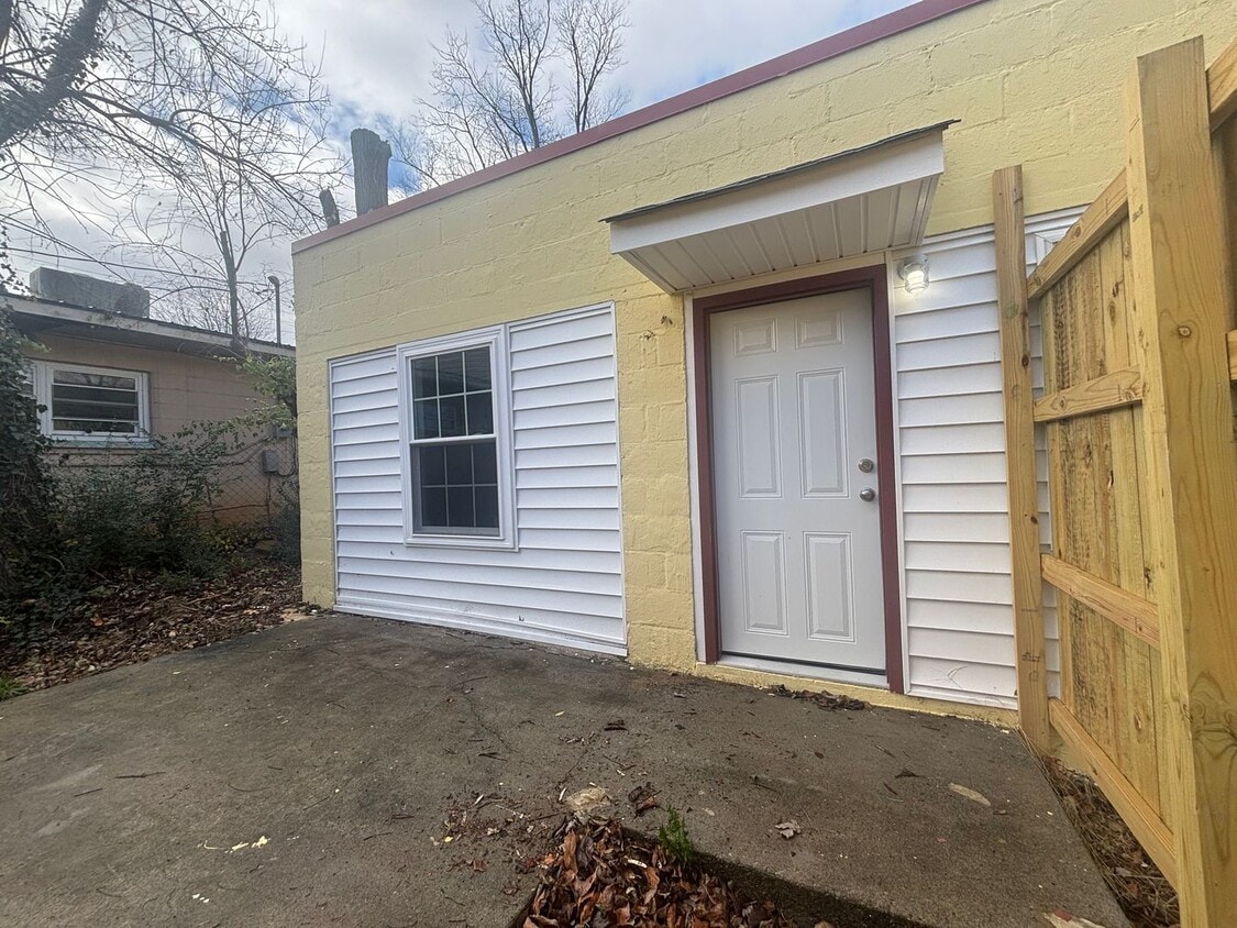 Primary Photo - Radford, 1BR / 1BA, Available December 8th