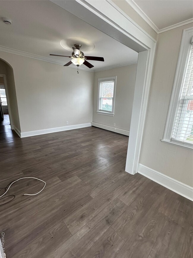 Building Photo - 934 5th St