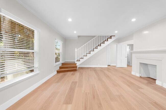 Building Photo - 5209 Bellaire Ave