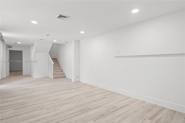 Foto del edificio - 600 NE 27th St