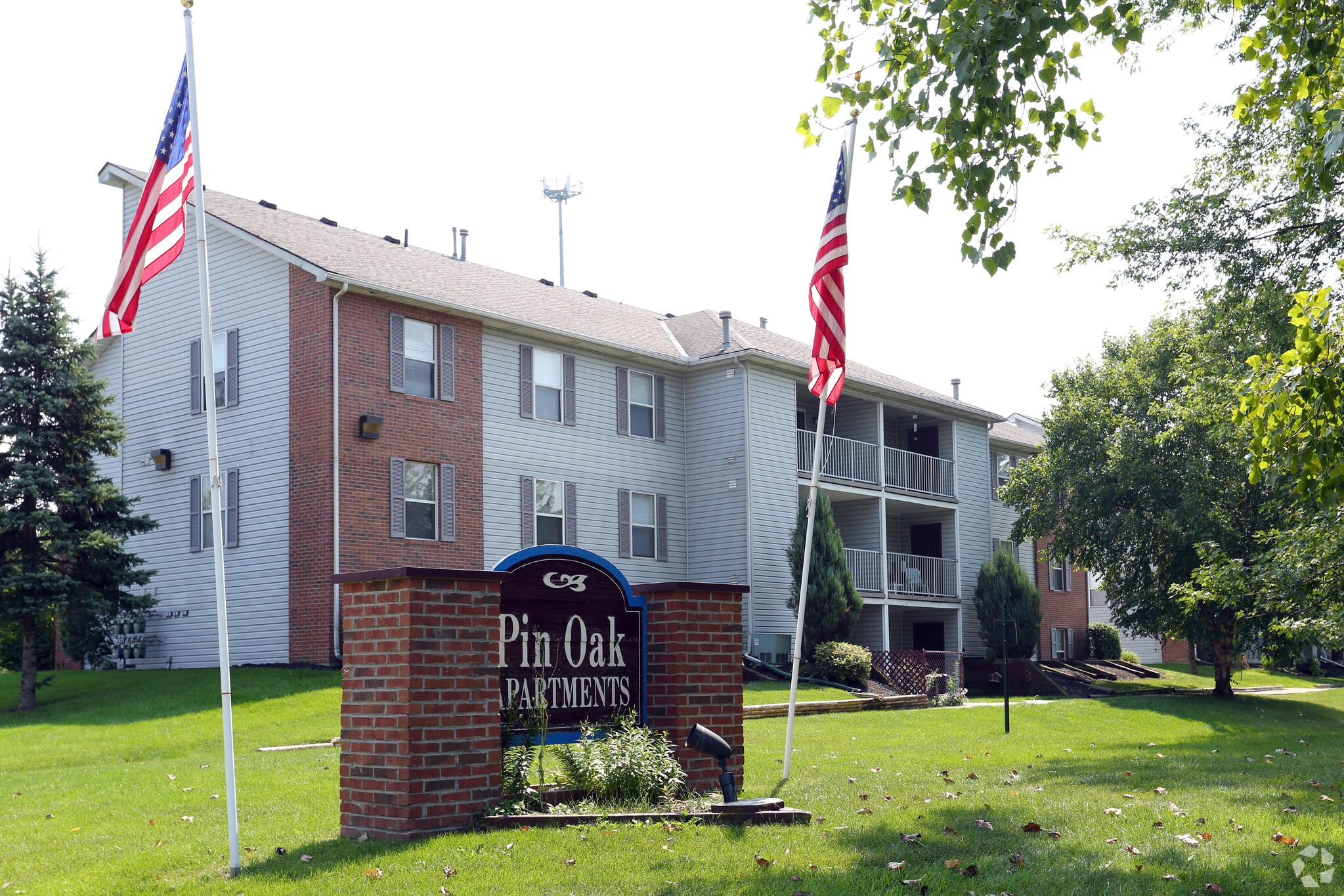 Pin Oak Apartments – photo 2
