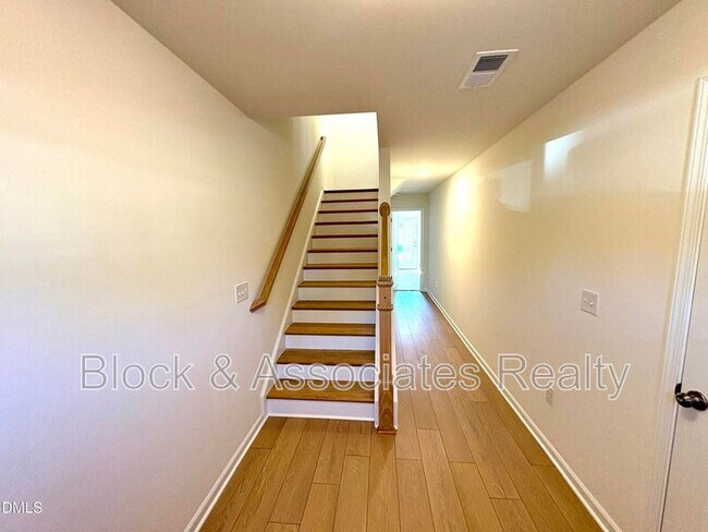 Foto del edificio - 721 Parc Townes Dr