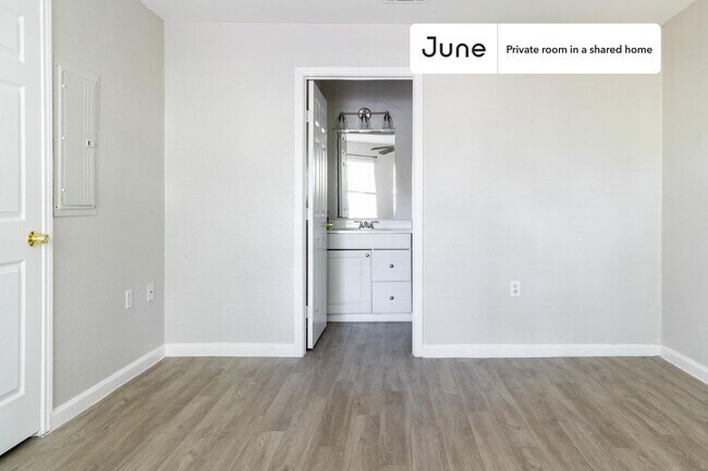Foto del edificio - Room in Shared 3 bed/2 bath home