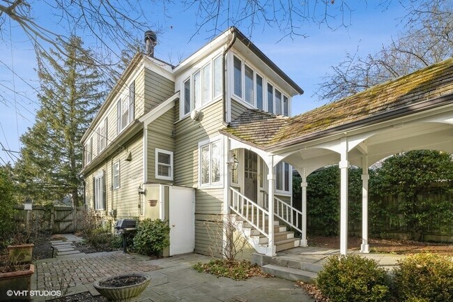 Building Photo - 761 Summit Ave