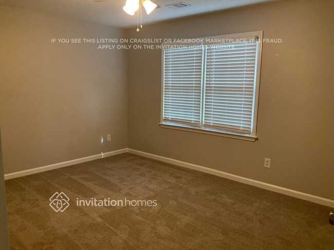 Building Photo - 1670 Windcrest Dr SW