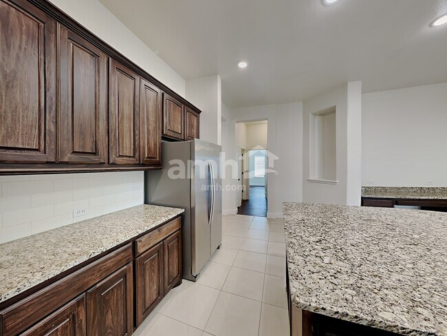 Foto del edificio - 215 Buckskin Dr