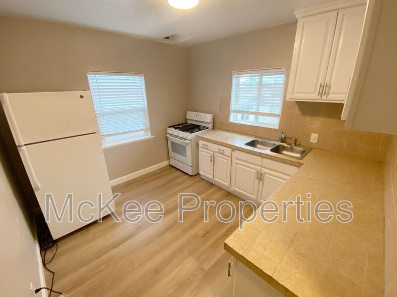 Foto principal - 4175 Euclid Ave