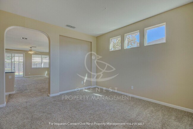 Foto del edificio - Beautiful 4 BD 2 BA Lincoln Home