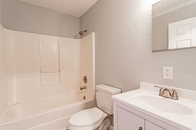 Foto del edificio - Price Improvement! Available for Section 8...