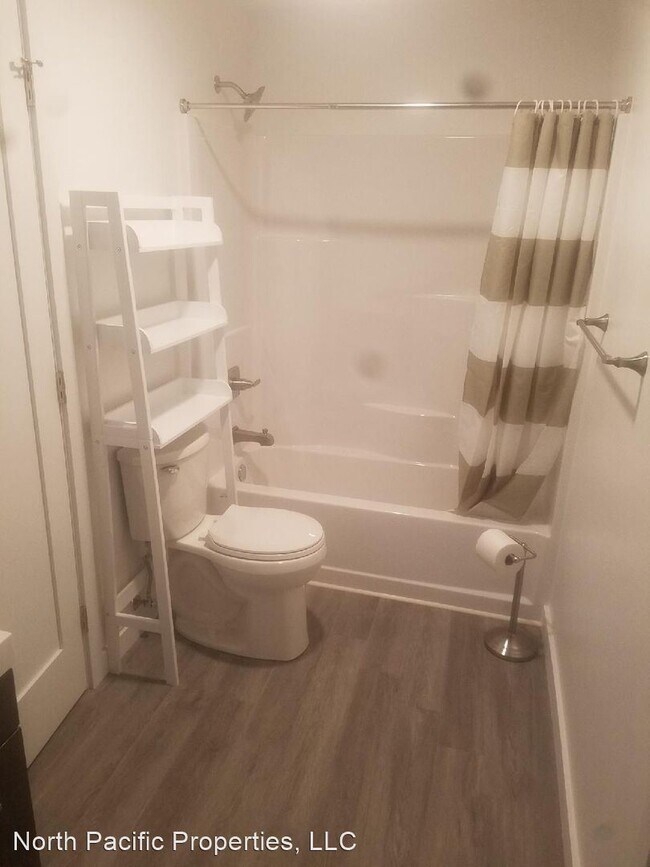 Foto del edificio - 1 br, 1 bath House - 3801 B  NE 86th Street