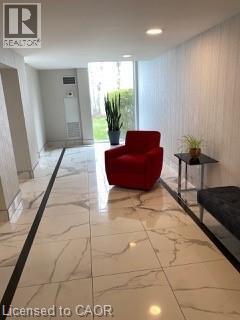 Photo du bâtiment - 5280 Lakeshore Rd.
