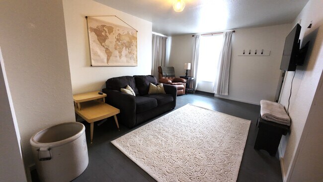 Foto del edificio - 304 W Pine St