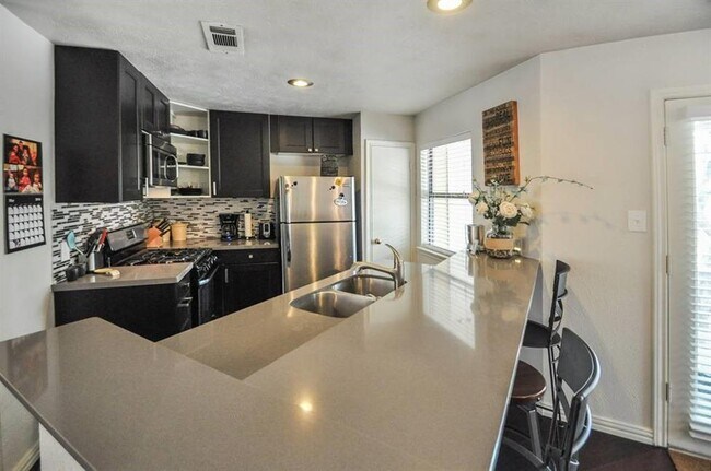 Foto del edificio - 630 W Canty St