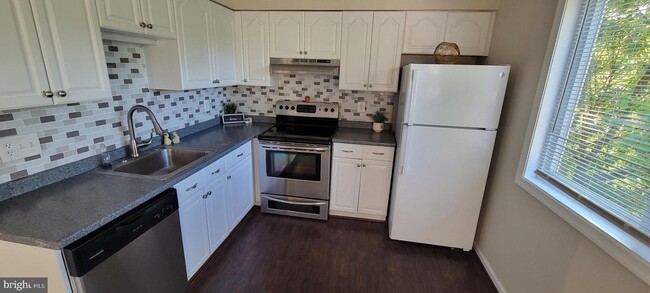 Foto del edificio - 8966 Centerway Rd